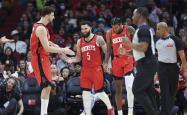 开云体育中国-NBA东部季后赛焦点战，雄鹿绝境逆袭多伦多