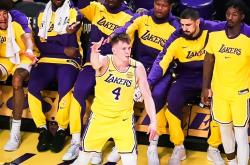 开云官网-湖人击败火箭，取得季后赛第一胜