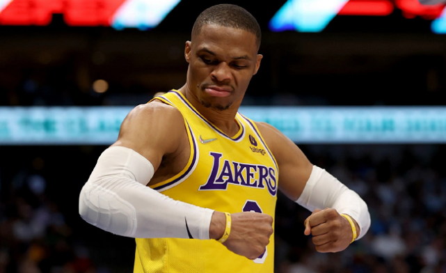 太阳惨败雄鹿，康利贡献20+10